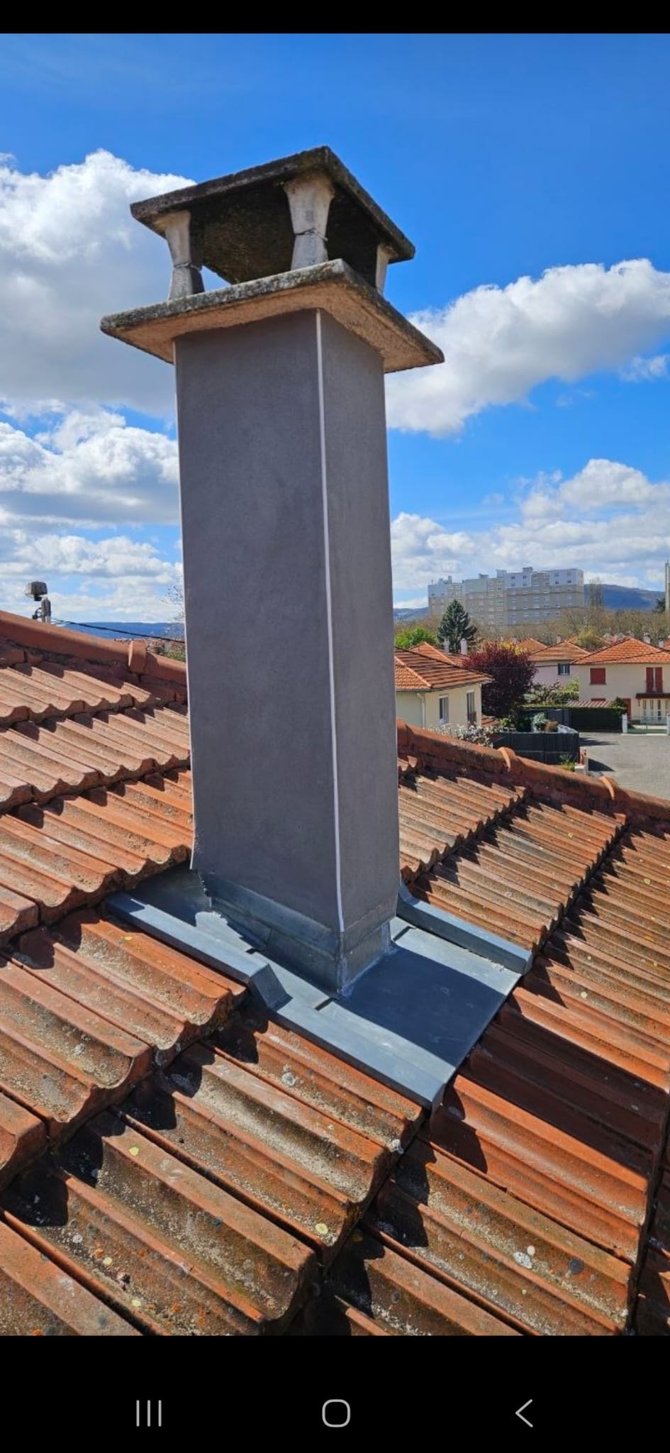 Remise en état de cheminée avec ragréage fibré en Auvergne
