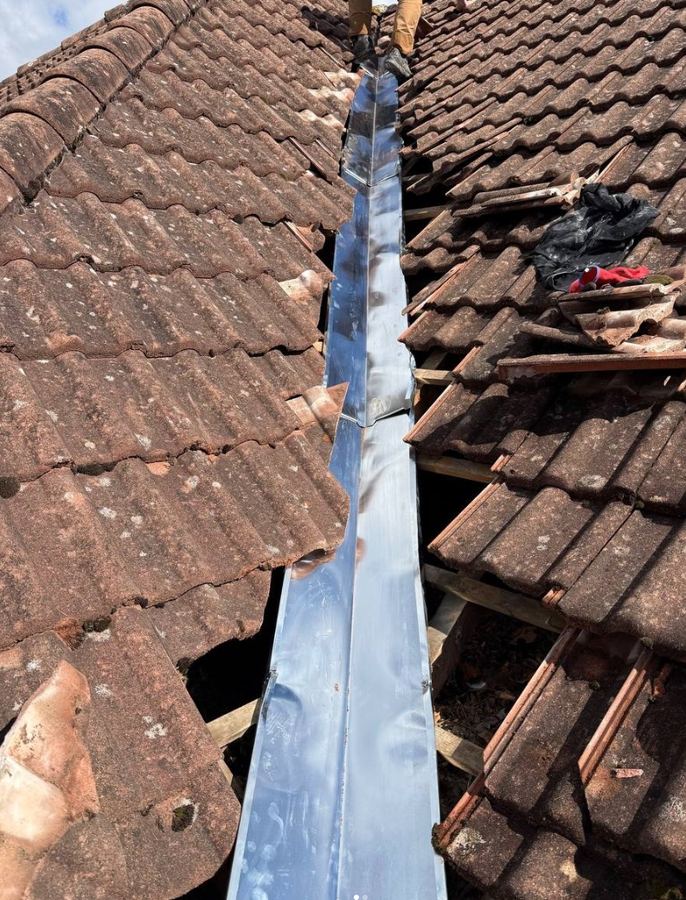 Réfection noue en zinc entre deux pans de toiture